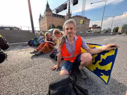 Christian Bläul in Stockholm bei der Klimaschutzaktion von „Feuchtgebiete wiederherstellen“; Foto: Der Pilger
