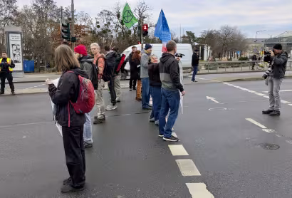 Christian Bläul und weitere Aktivisten am Fritz-Foerster-Platz in Dresden